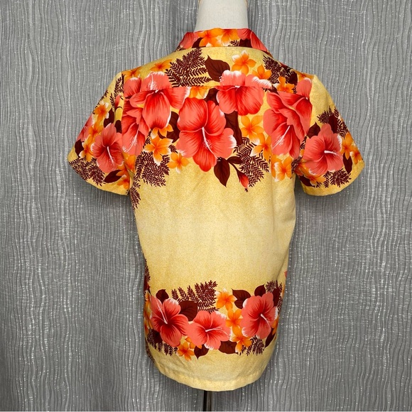 Vintage Hilo Hattie’s button front shirt - Picture 2 of 5